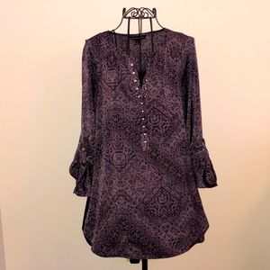Purple/black 3/4 sleeve high low top
